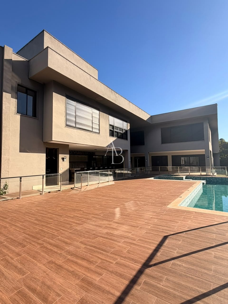 CASA EXUBERANTE NO ALDEIA DO VALE | 1.027 m² CONSTRUÍDOS | 3.300 m² DE TERRENO | 7 SUÍTES
